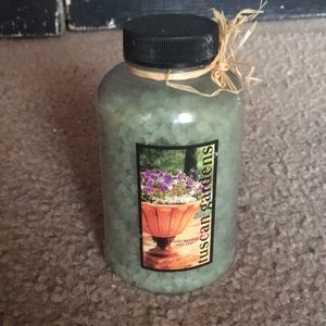 Aloe Vera and camomile bath crystal